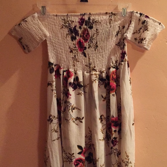 New White Floral Off Shoulder High-Low Dress - Picture 6 of 6